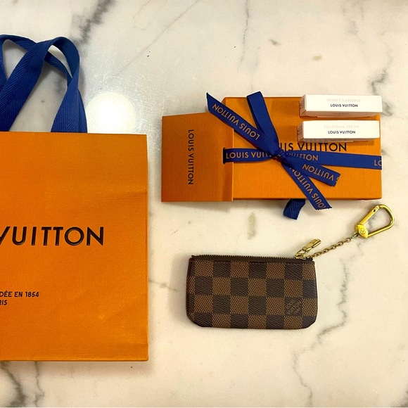 SOLD $3️⃣6️⃣0️⃣ Louis Vuitton Key Pouch Damier Ebene - Picture 2 of 4